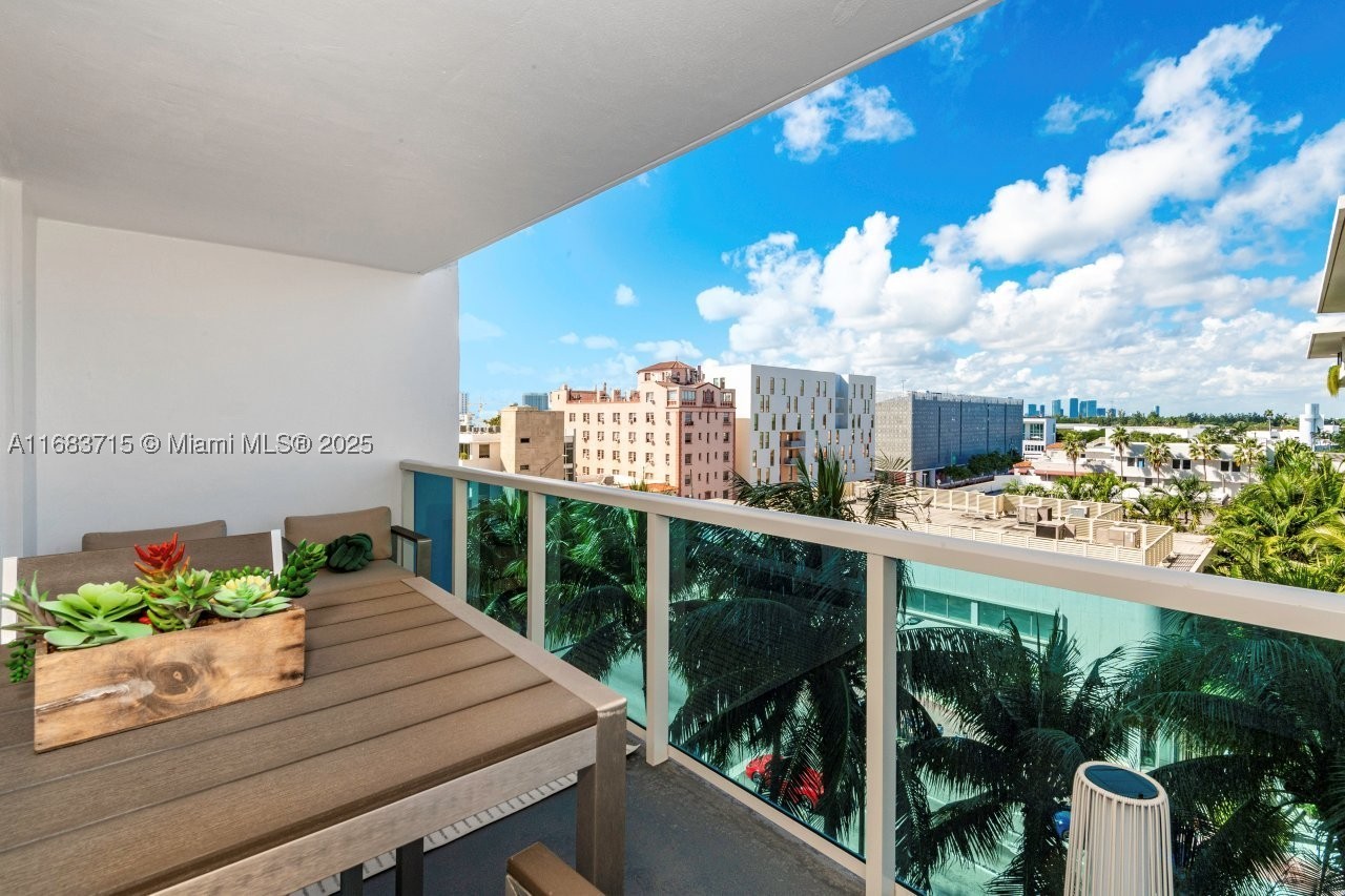 2301 Collins Ave 534 Property Photo 1
