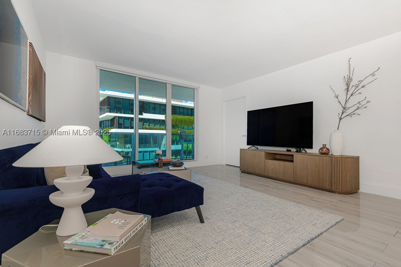 2301 Collins Ave 534 Property Photo 4