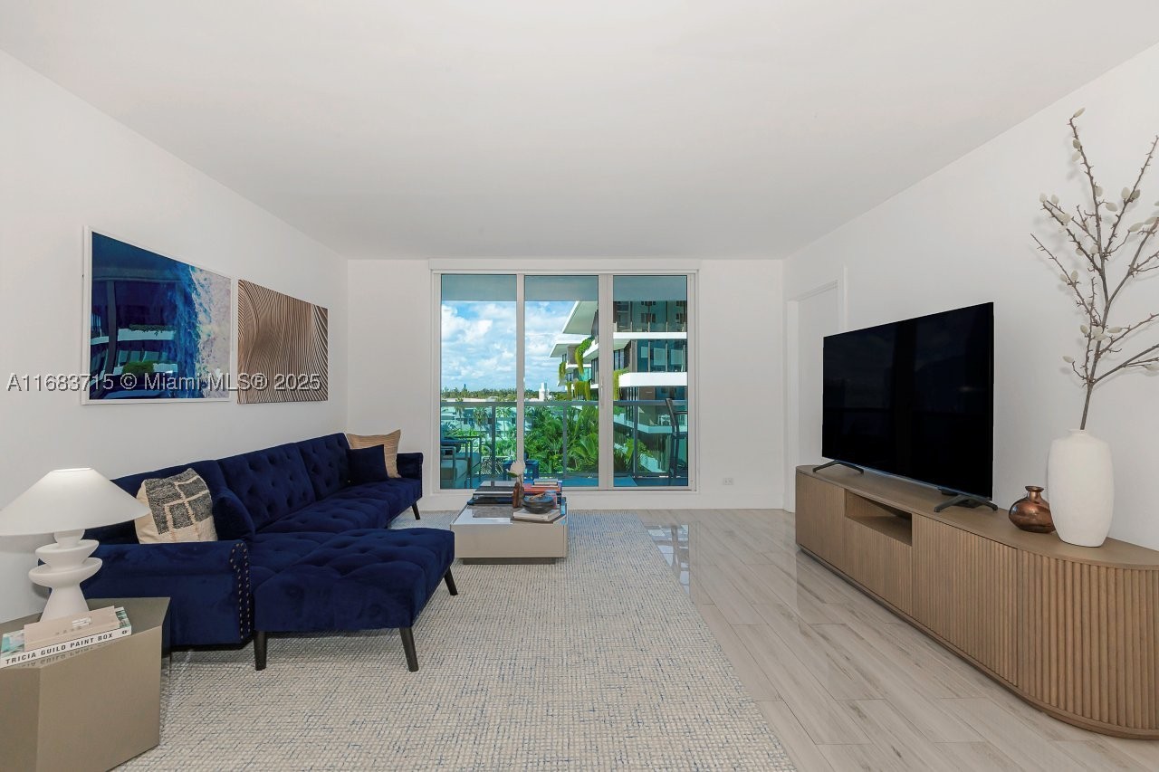 2301 Collins Ave 534 Property Photo 5