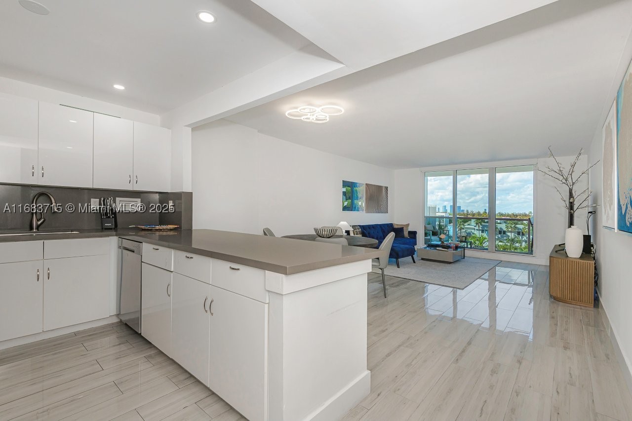 2301 Collins Ave 534 Property Photo 15