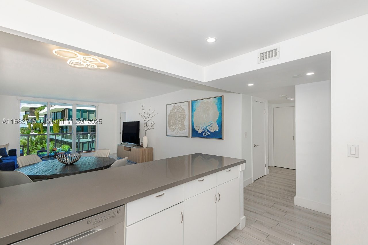 2301 Collins Ave 534 Property Photo 16