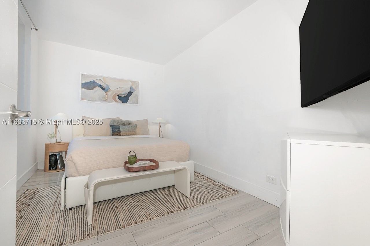 2301 Collins Ave 534 Property Photo 17