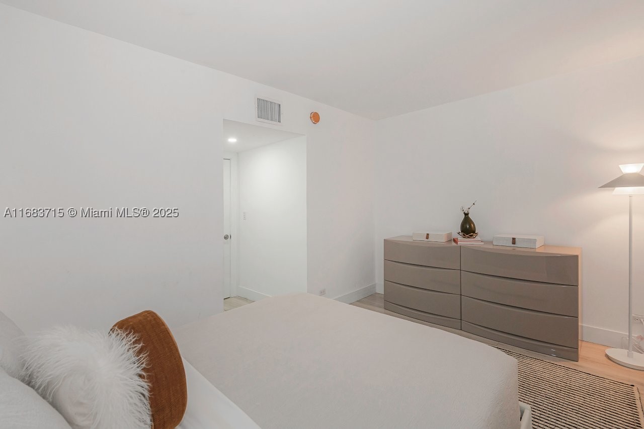 2301 Collins Ave 534 Property Photo 23