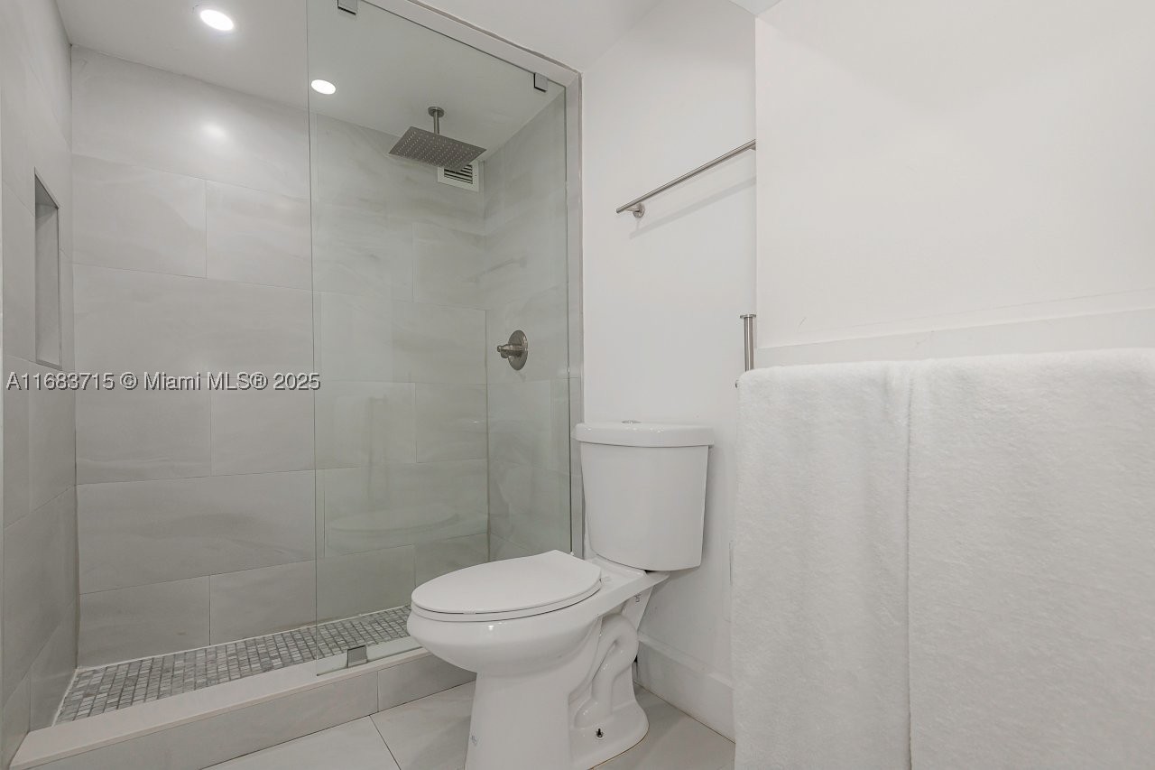 2301 Collins Ave 534 Property Photo 25