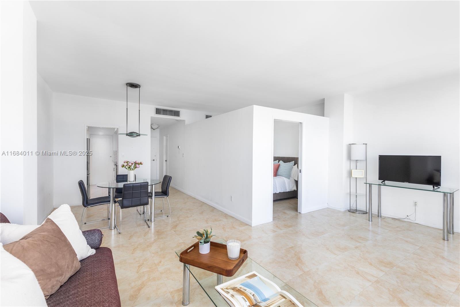 4925 Collins Ave 8b Property Photo 4
