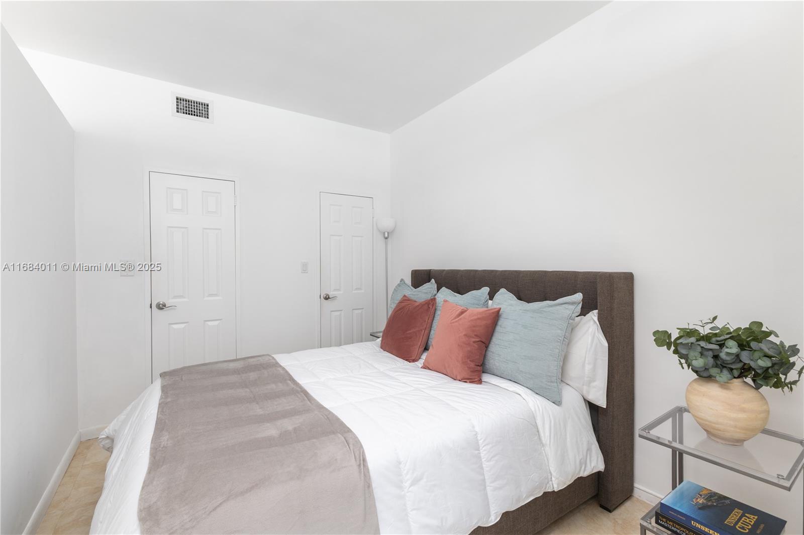 4925 Collins Ave 8b Property Photo 12