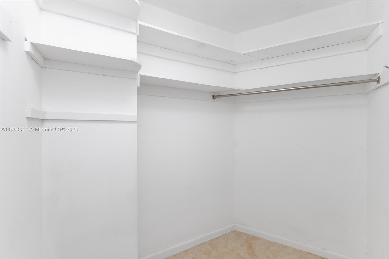 4925 Collins Ave 8b Property Photo 13