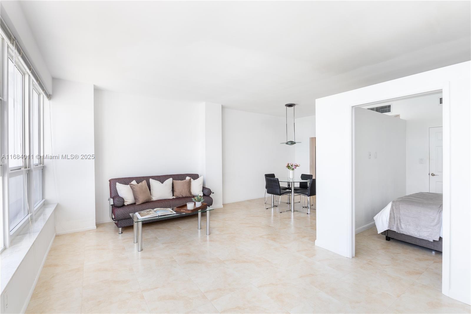 4925 Collins Ave 8b Property Photo 14