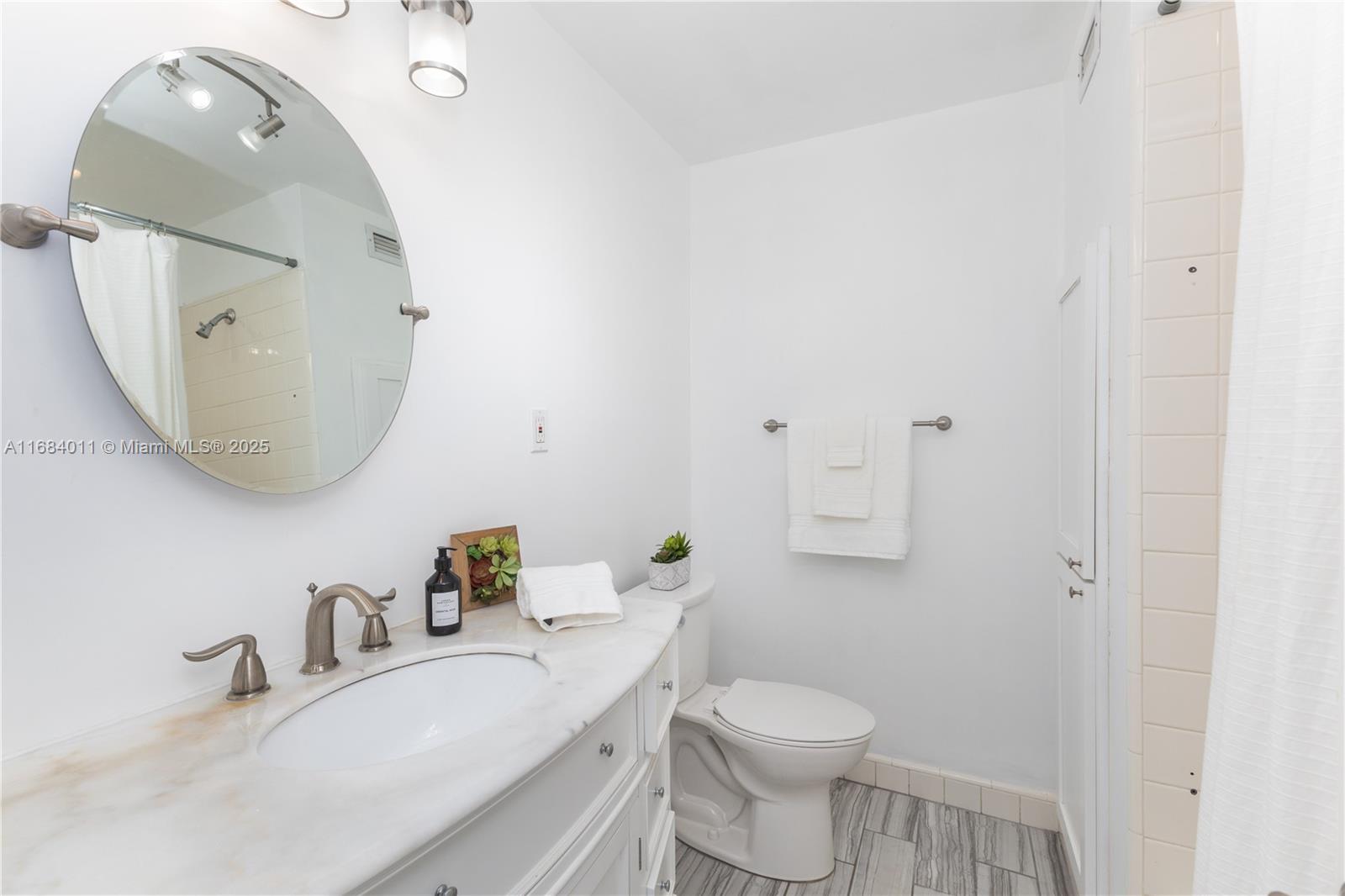 4925 Collins Ave 8b Property Photo 16