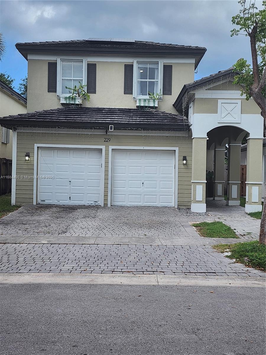 229 Ne 36th Ter # Property Photo 4