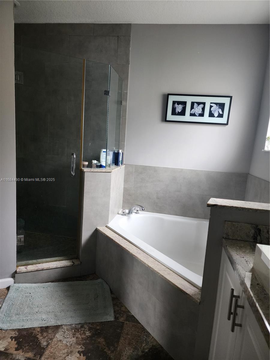 229 Ne 36th Ter # Property Photo 23