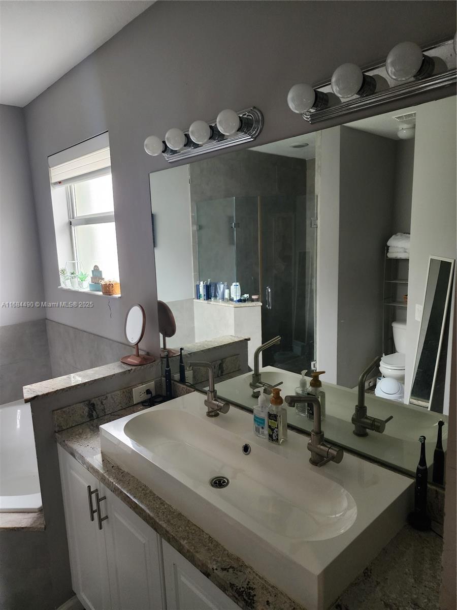 229 Ne 36th Ter # Property Photo 24