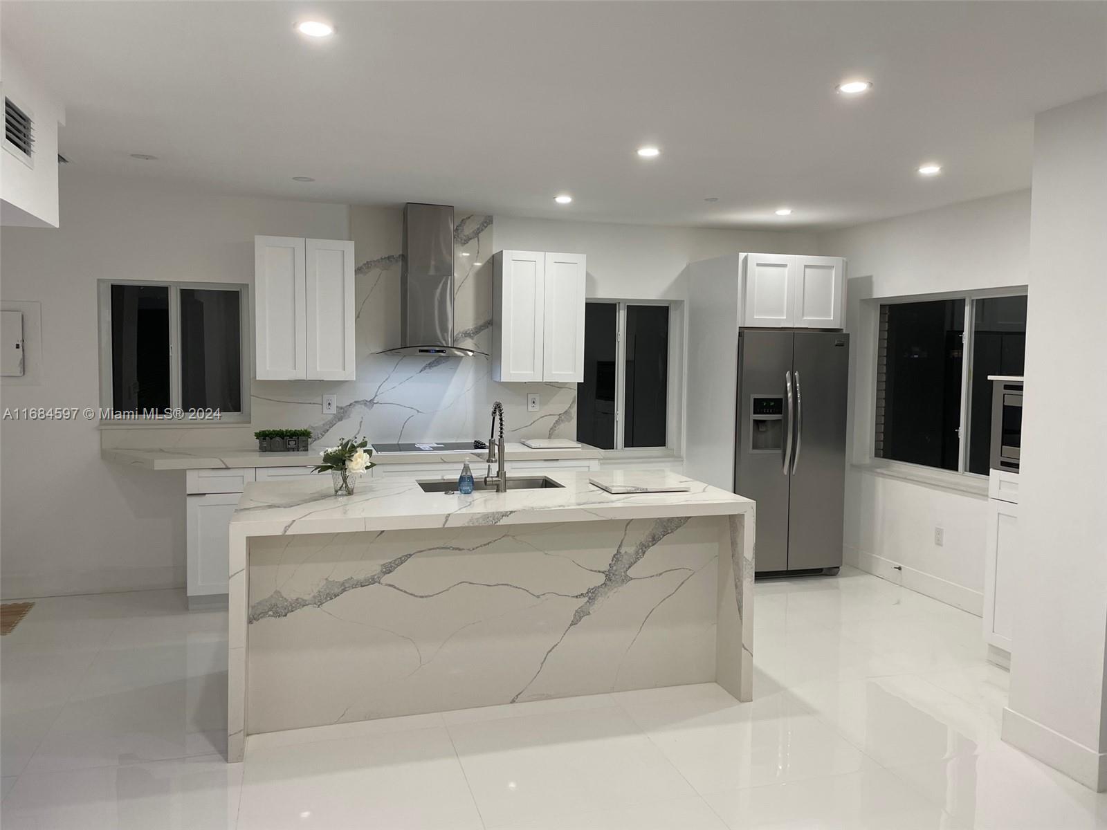 1201 Marseille Dr 17 Property Photo 2