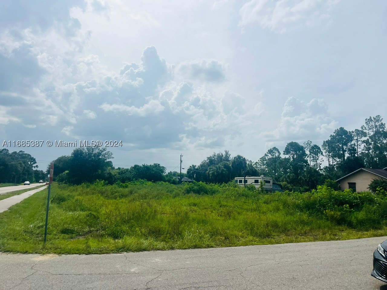 601 Lake Ave Property Photo 2