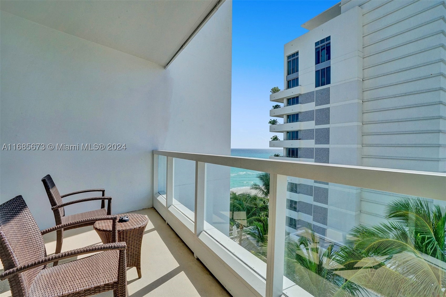 4391 Collins Ave 915 Property Photo 8