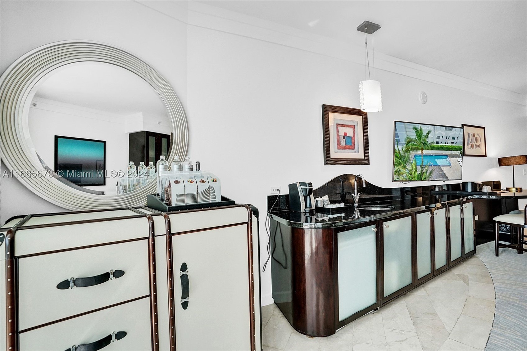 4391 Collins Ave 915 Property Photo 11