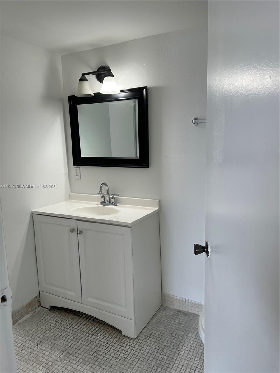 498 Nw 165th St Rd D-607 Property Photo 6