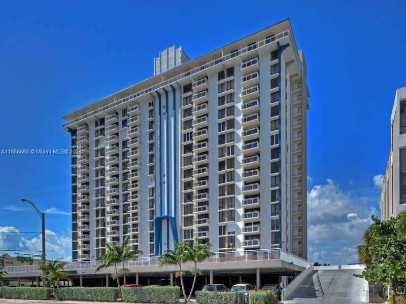 1600 S Ocean Dr Property Photo 1