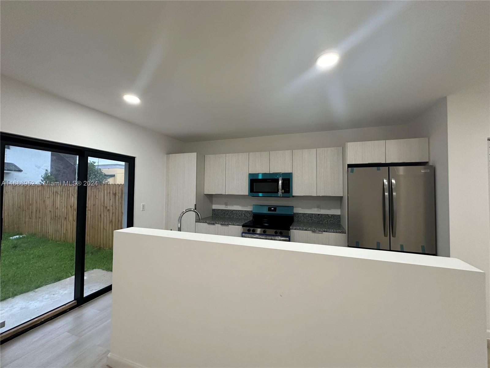552 Nw 7th St 6 Property Photo 8