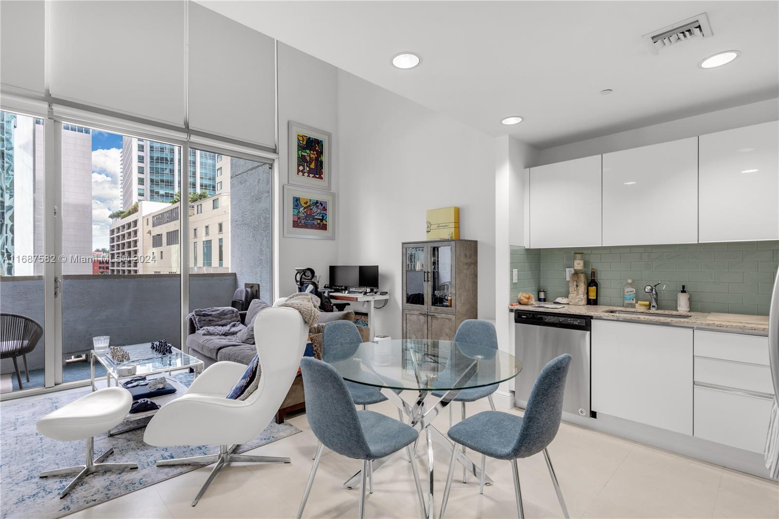 1060 Brickell Ave 409 Property Photo 5