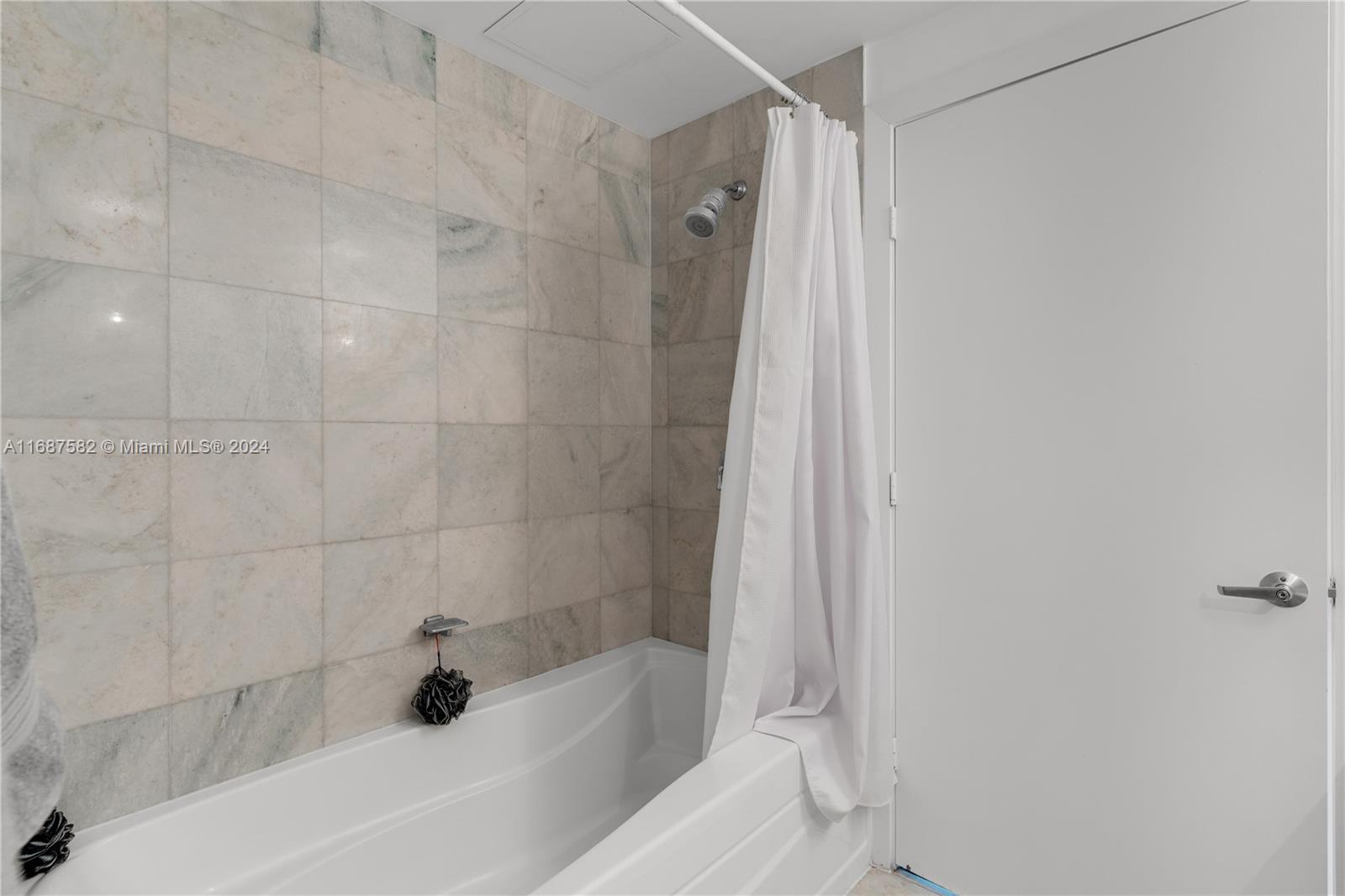 1060 Brickell Ave 409 Property Photo 12