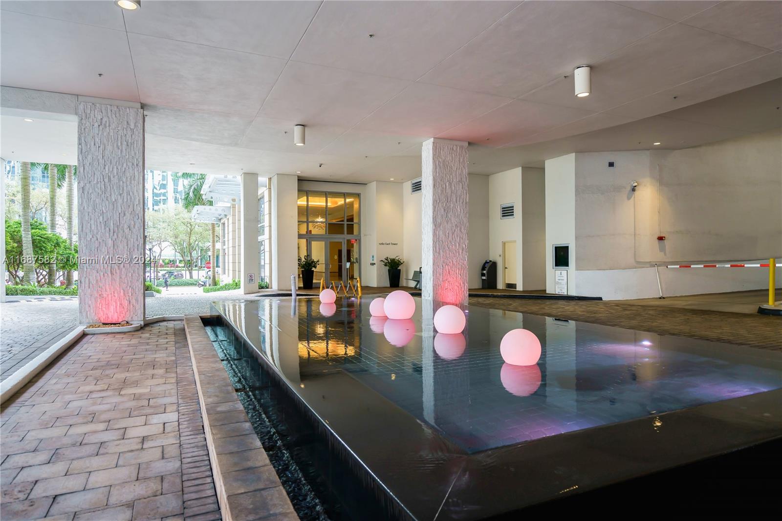 1060 Brickell Ave 409 Property Photo 17