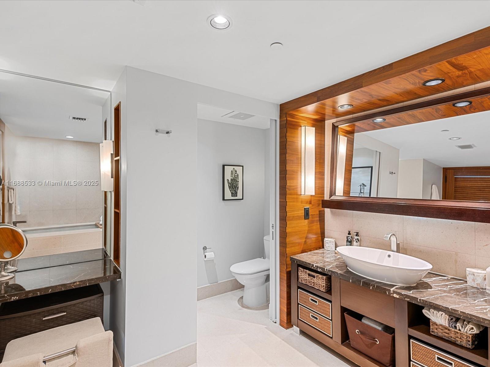 6801 Collins Ave 716 Door (deed 708) Property Photo 23