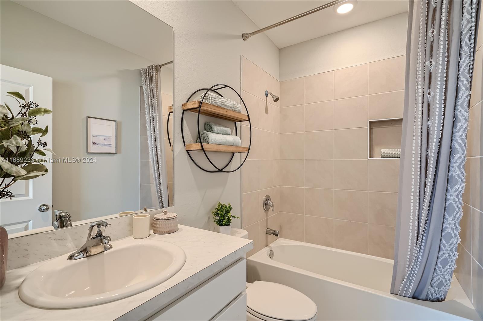 453 Ne 13 Street Property Photo 10