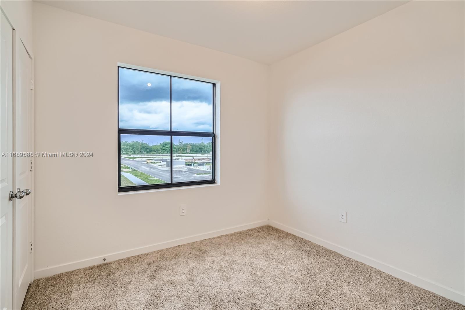 457 Ne 13th Street Property Photo 15