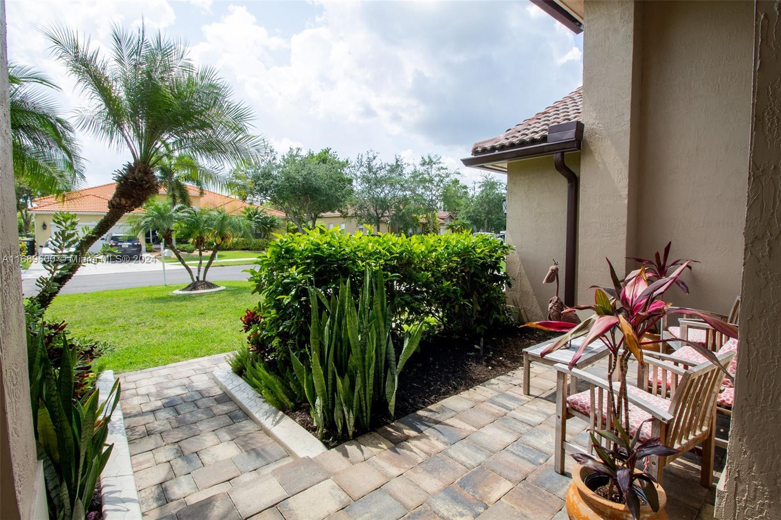 2910 Fairways Dr Property Photo 4