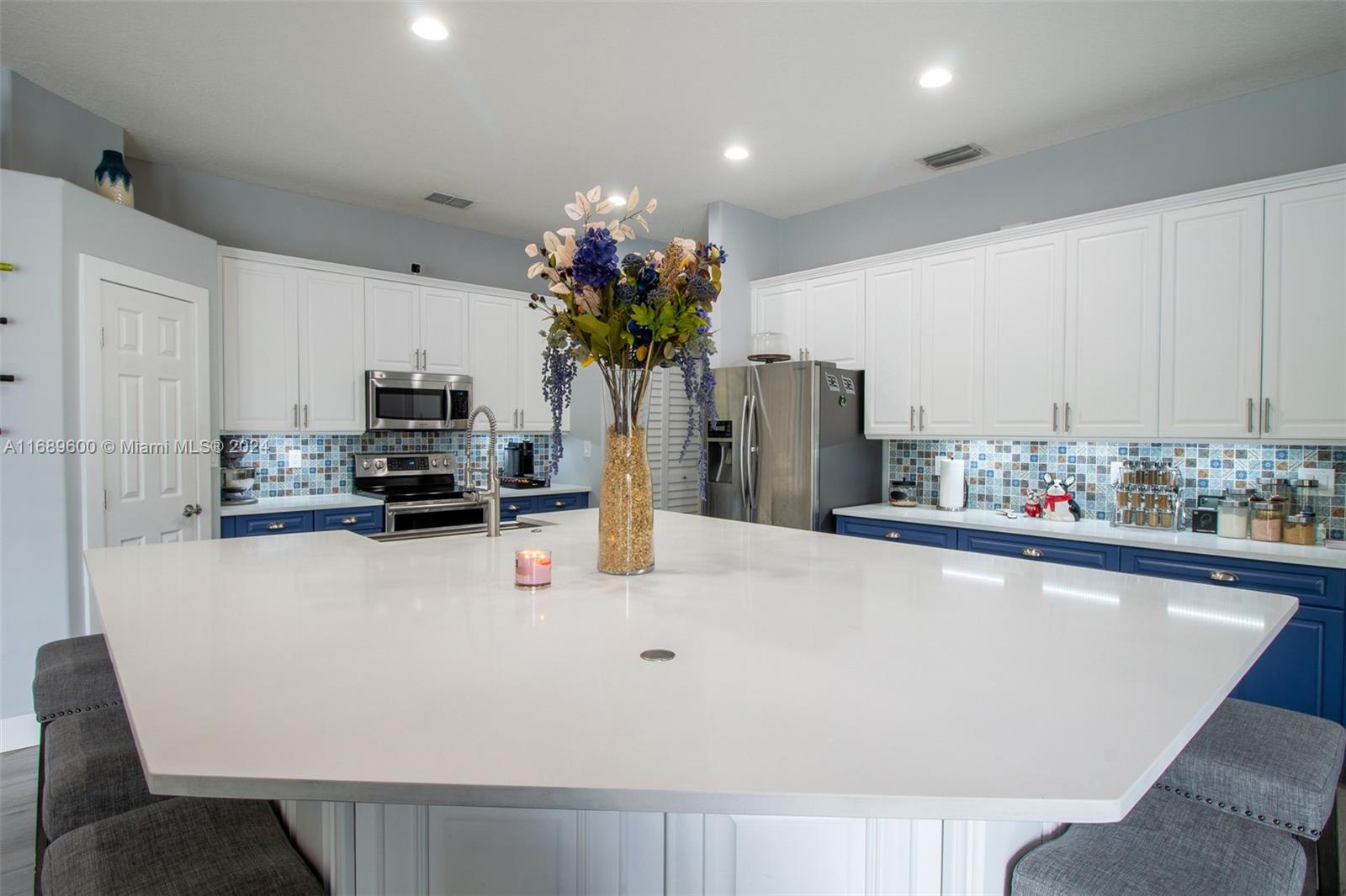 2910 Fairways Dr Property Photo 10