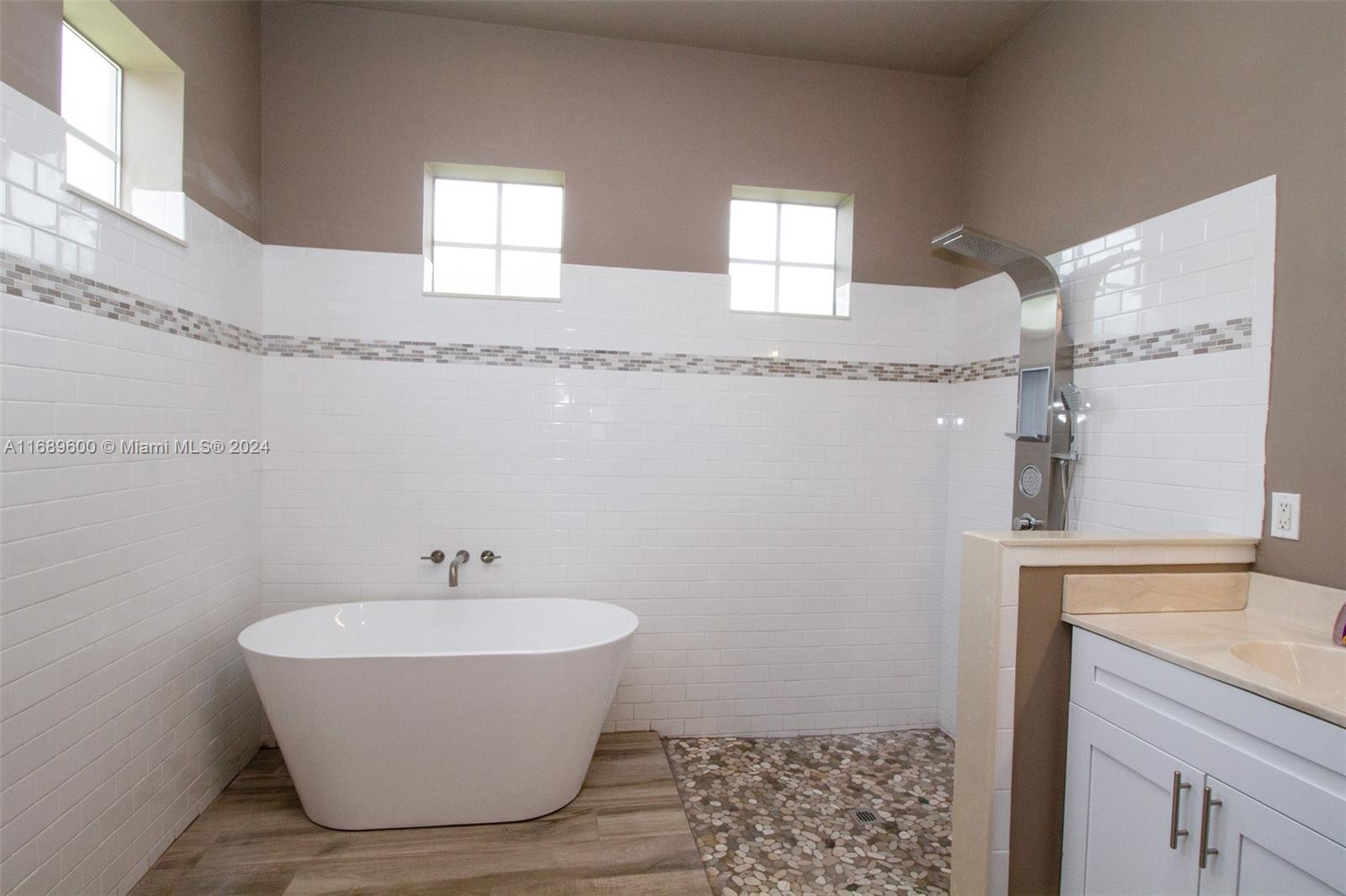 2910 Fairways Dr Property Photo 20