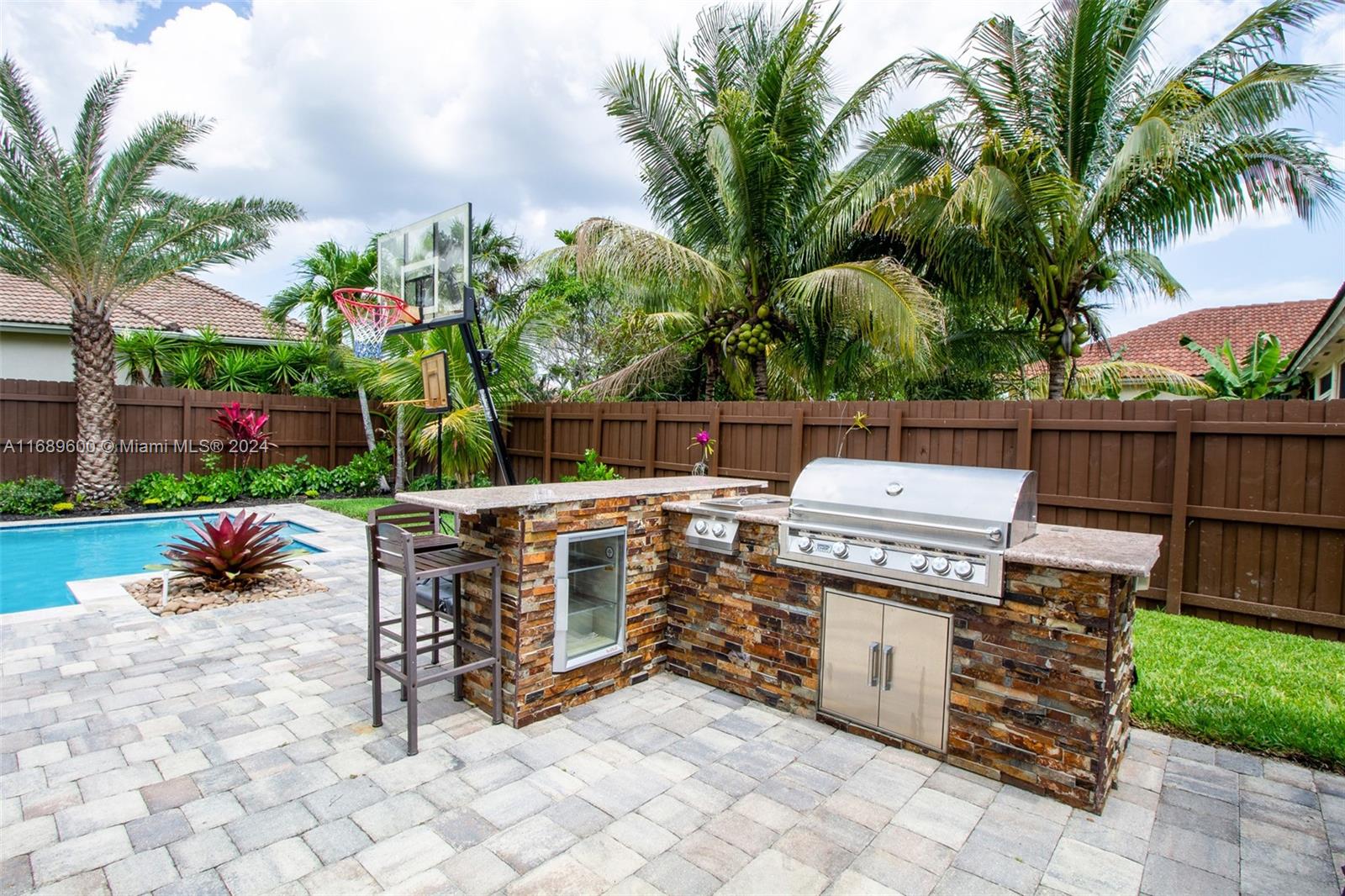 2910 Fairways Dr Property Photo 37