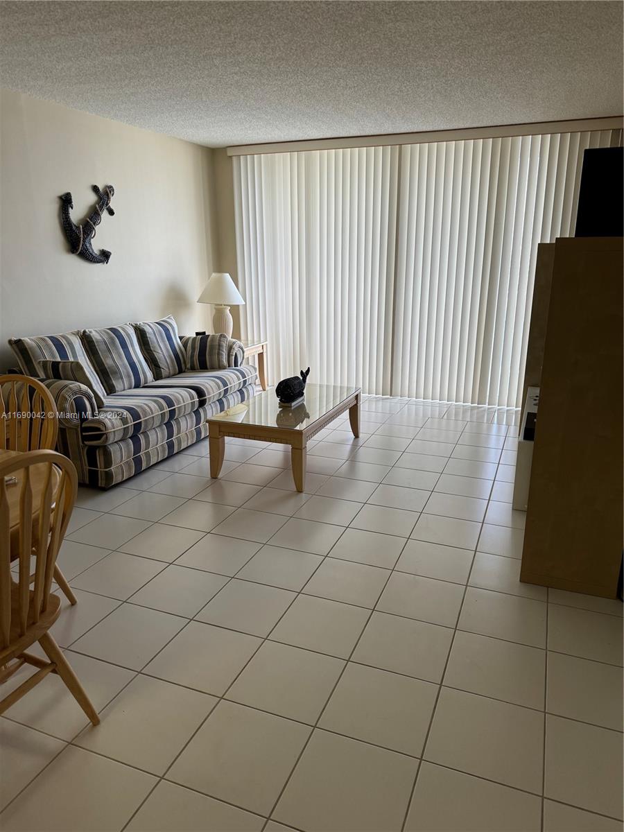 A11690042 Property Photo 7