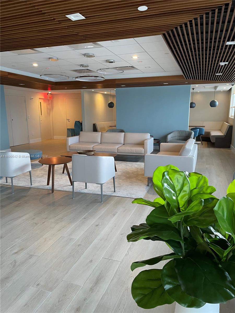 A11690042 Property Photo 38