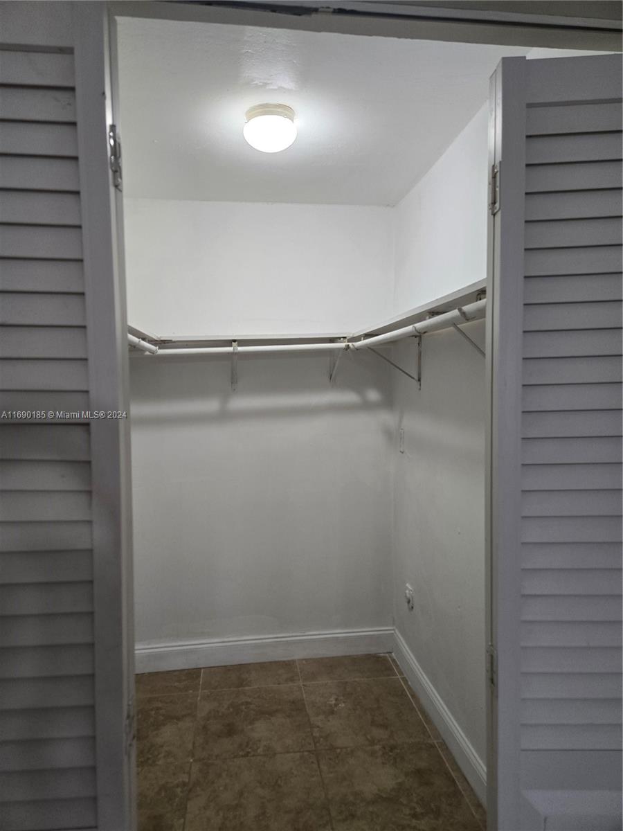 961 E 32nd St Property Photo 15