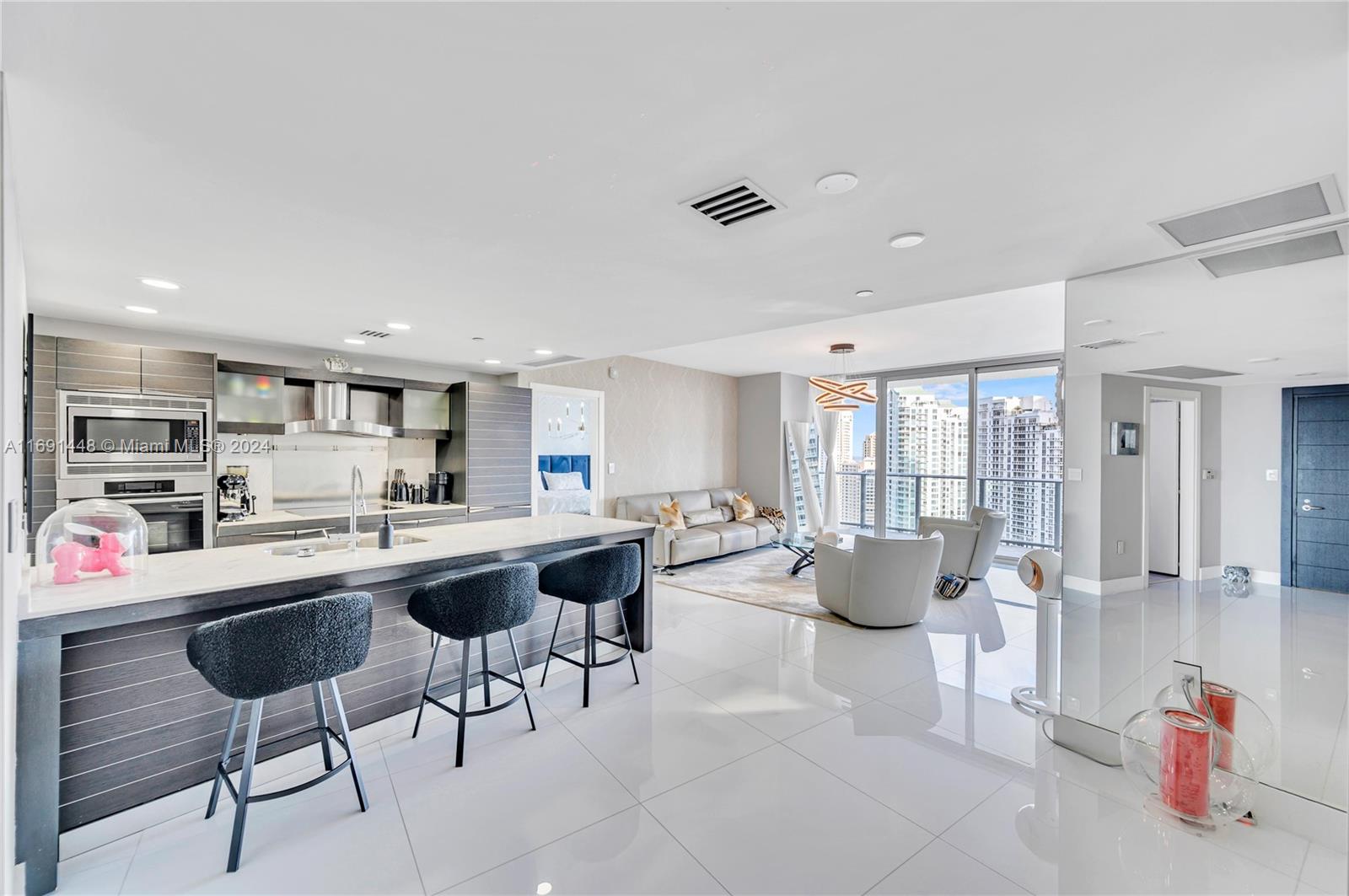 200 Biscayne Boulevard Way 3307 Property Photo 3