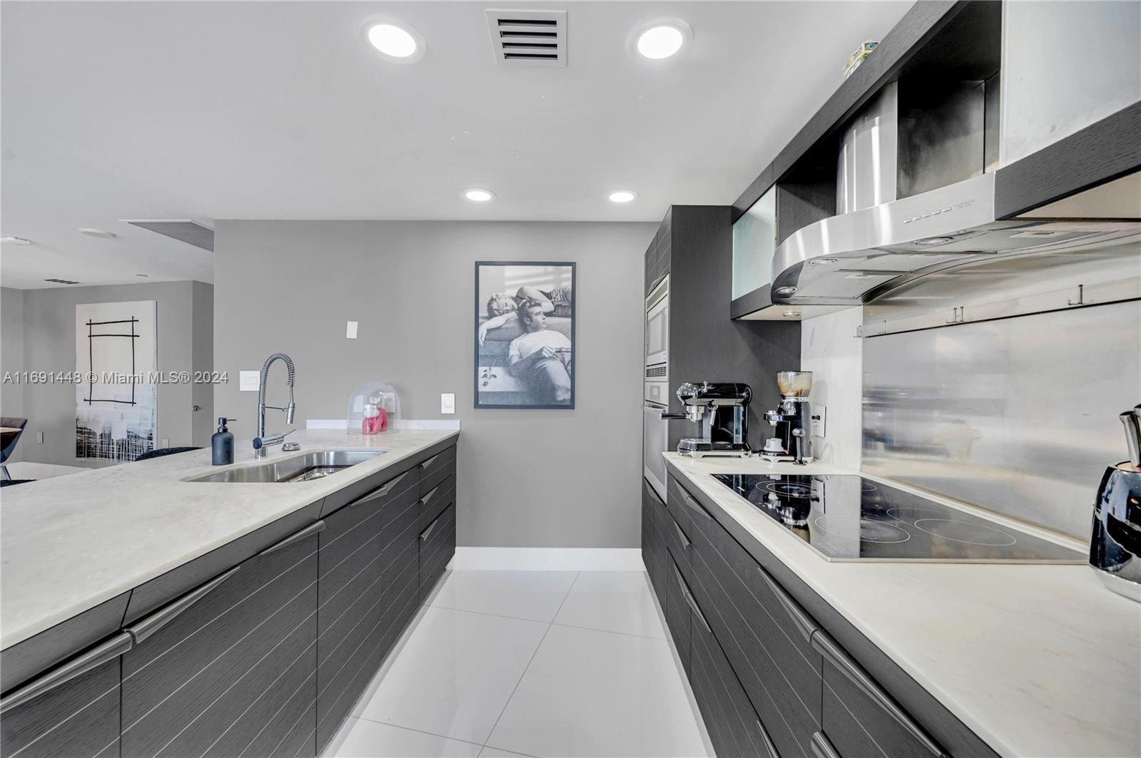 200 Biscayne Boulevard Way 3307 Property Photo 8