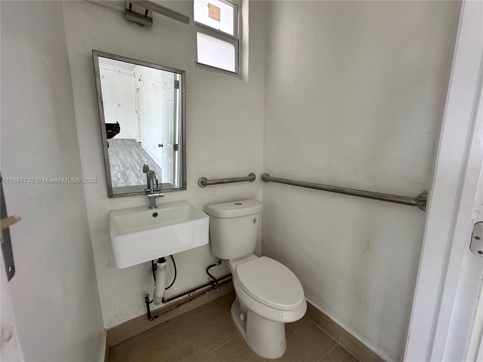 1696 S 22nd Ave D Property Photo 10