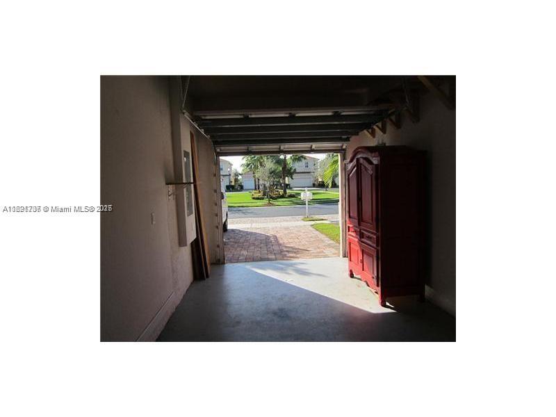 982 Ne 37th Pl Property Photo 14