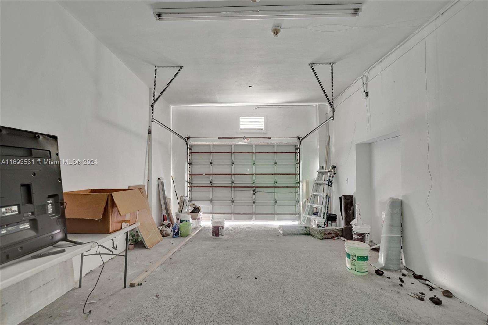 710 71st St Property Photo 1