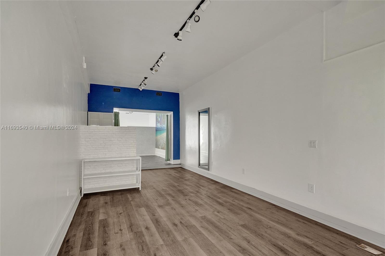 706 71st St Property Photo 10