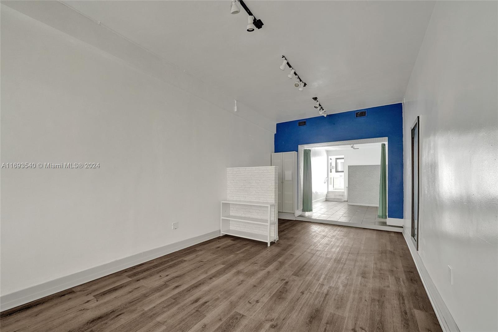 706 71st St Property Photo 11