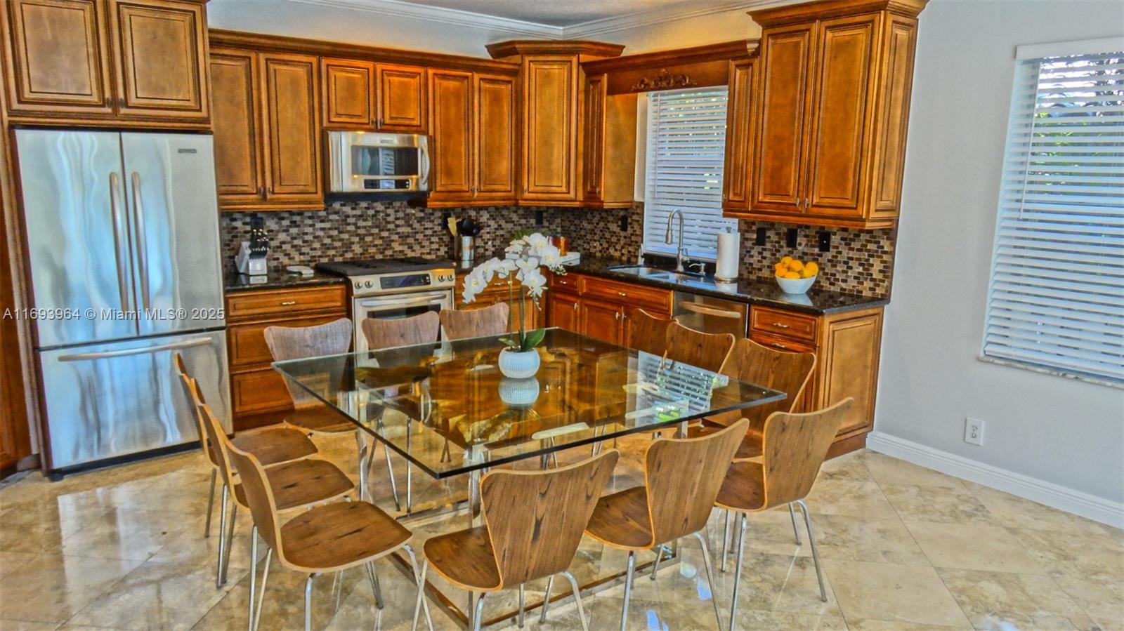 A11693964 Property Photo 15