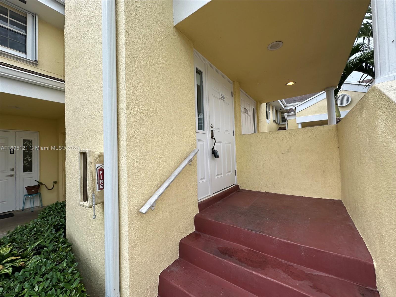 2506 Se 19th Pl 203-a Property Photo 2
