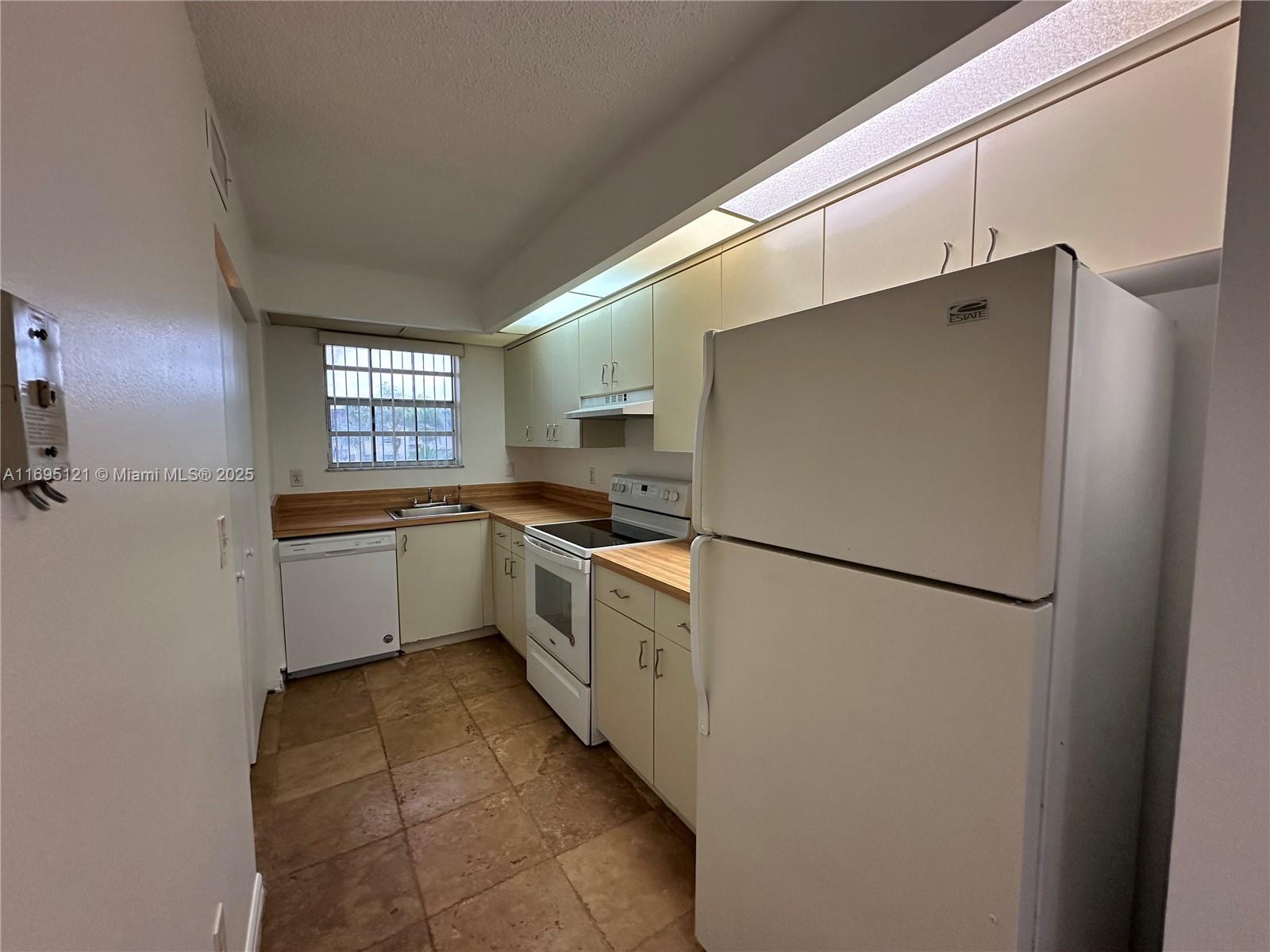 2506 Se 19th Pl 203-a Property Photo 7