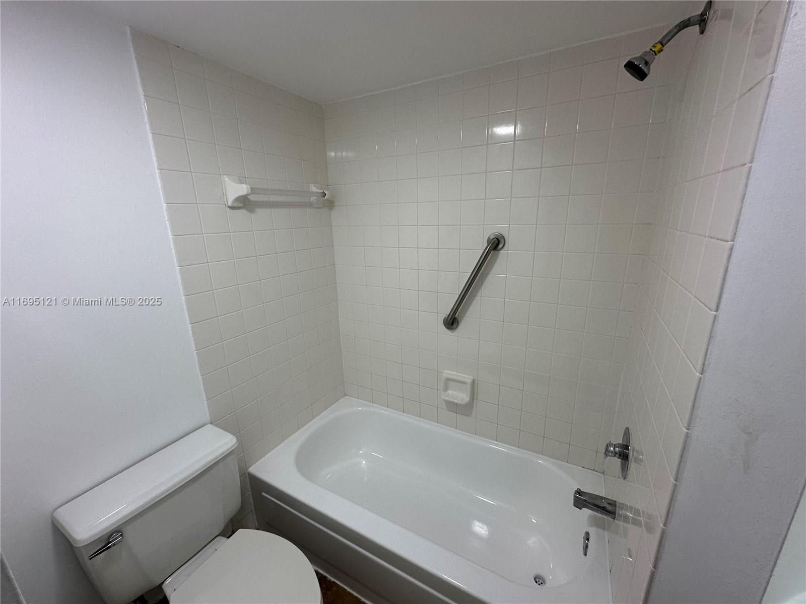 2506 Se 19th Pl 203-a Property Photo 19
