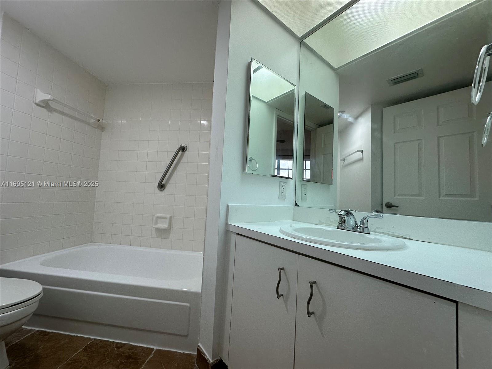 2506 Se 19th Pl 203-a Property Photo 21