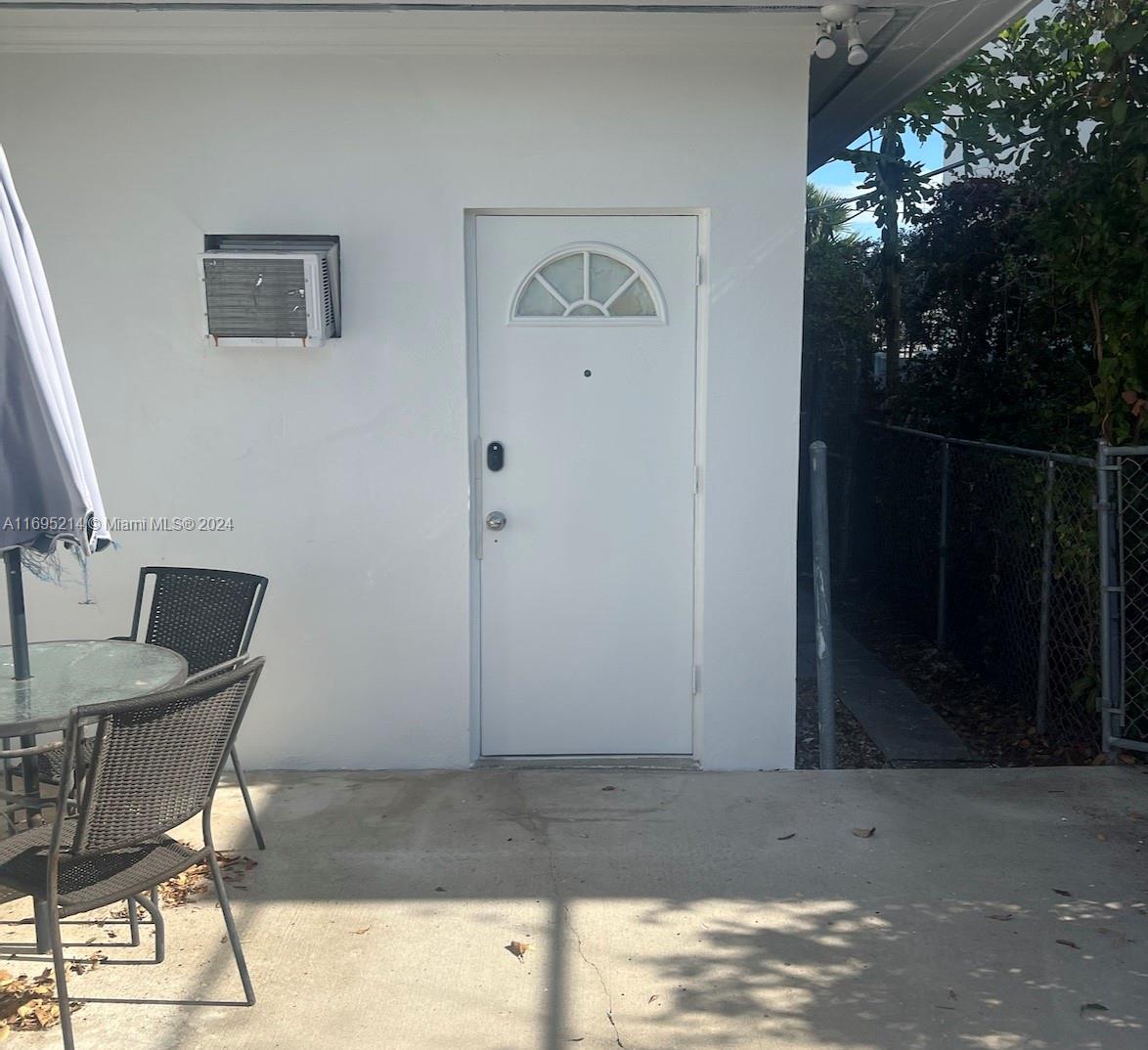 3720 Morton Ave 2 Property Photo 5