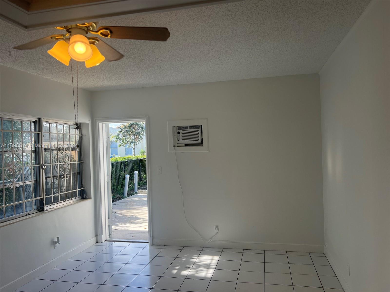 3720 Morton Ave 2 Property Photo 6